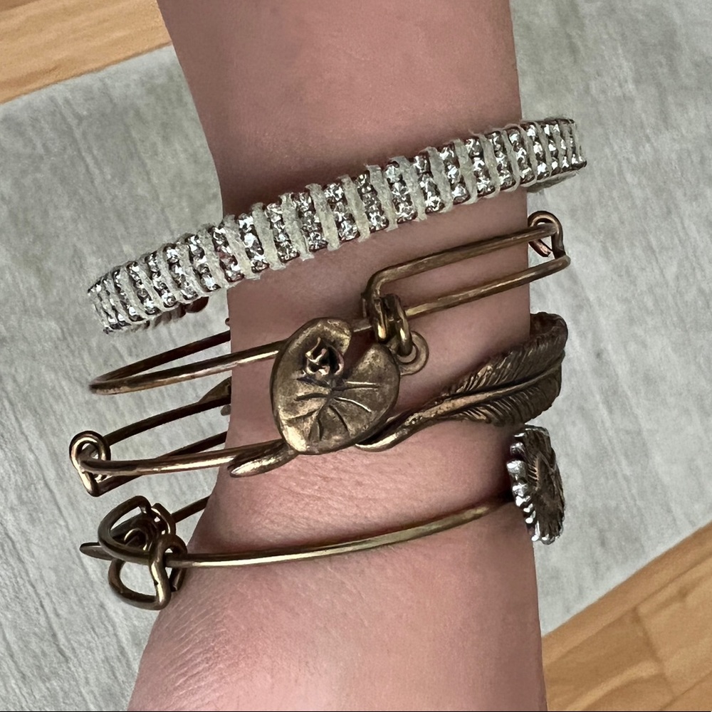 Stack of bracelets - Picture 3 of 7